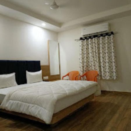 Hotel Kutchi Palace, Dwarka Экстерьер фото